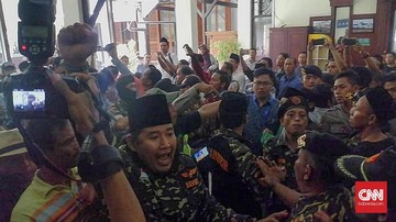 Sidang Gus Nur Ricuh, Banser dan FPI Terlibat Saling Dorong