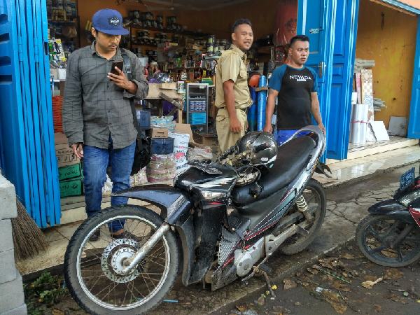 Hujan Deras Disertai Angin Kencang, Kakek dan Cucu Tertimpa Pohon