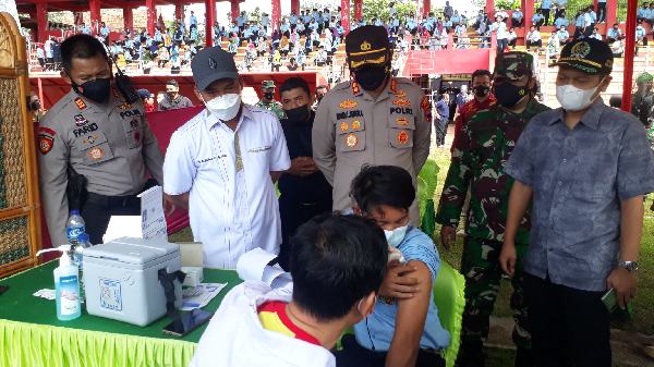 Kado Spesial HUT Bhayangkara ke-75 dari Polres Batang, 4.100 Warga Divaksinasi Covid-19