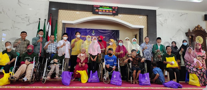 Berbagi Parcel Lebaran untuk Para Disabilitas dan Yatim Dhuafa