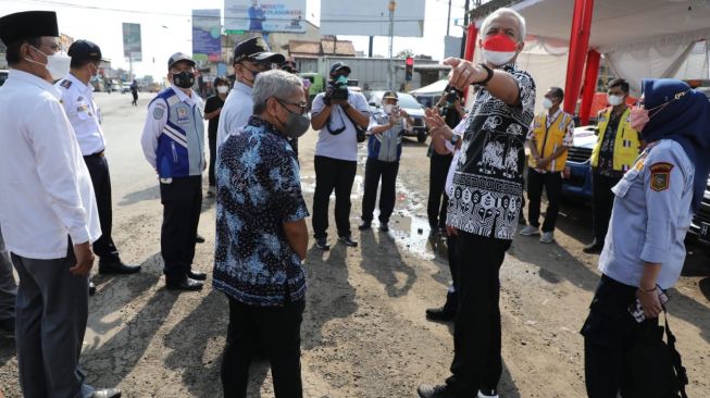 Cek Jalur Mudik Selatan Jateng, Ganjar : Jalannya Bagus, Waspadai Kecelakaan