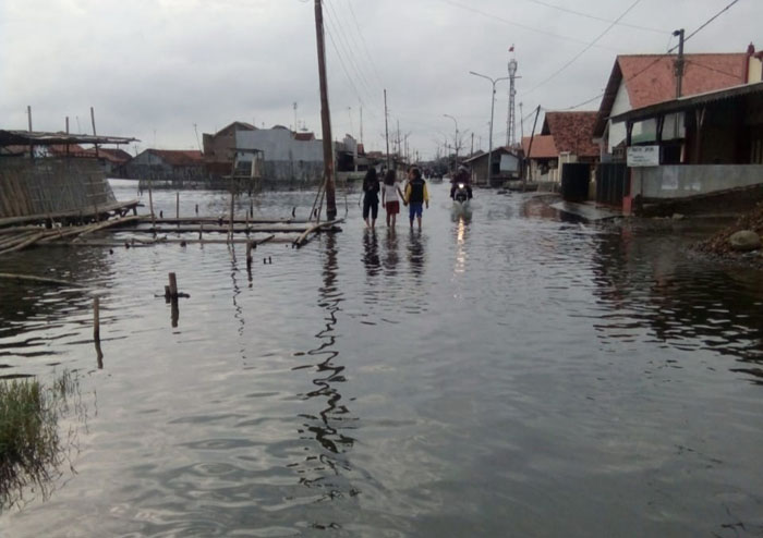 Banjir, Puluhan Perajin Batik Sulit Kerja