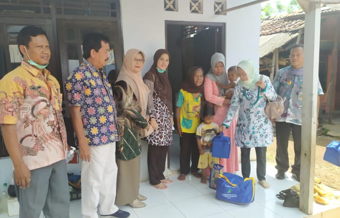 Cegah Penyebaran Virus Corona, Dinsos dan DPRD Kabupaten Pekalongan Beri Bantuan untuk Disabilitas dan Warga T