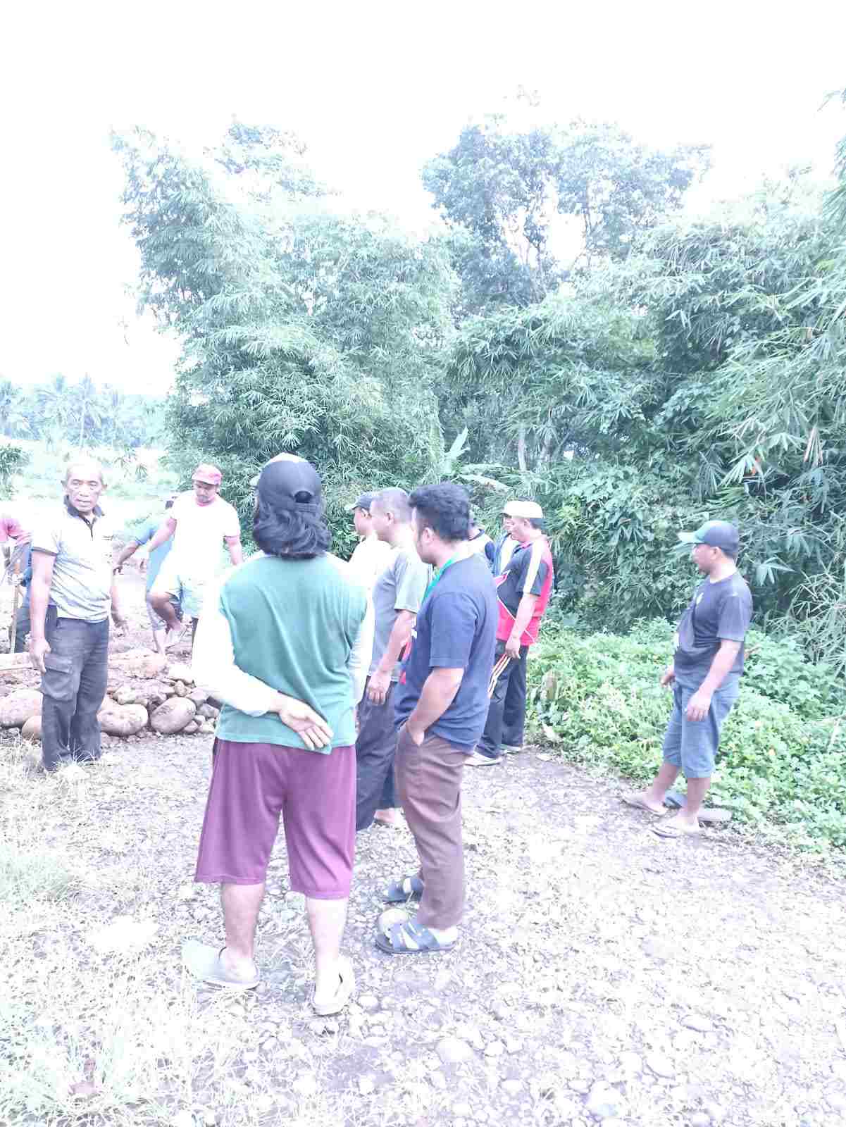Puluhan Warga Desa Tumbrep Gelar Aksi Tutup dan Tolak Tambang Ilegal Gol C