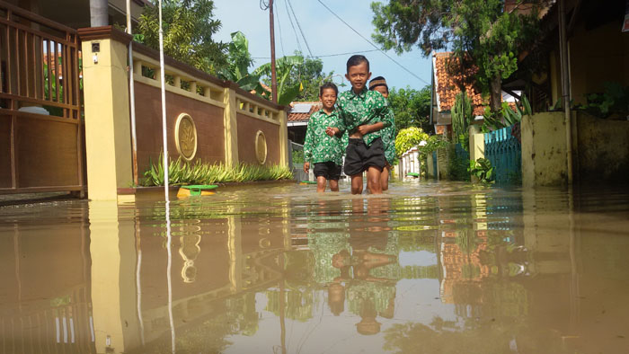 Dampak Hujan Deras Disertai Angin, Banjir dan Longsor Melanda