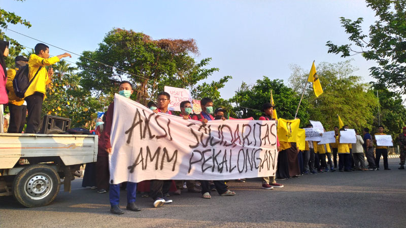 Mahasiswa Demo di Mapolres Pekalongan Kota