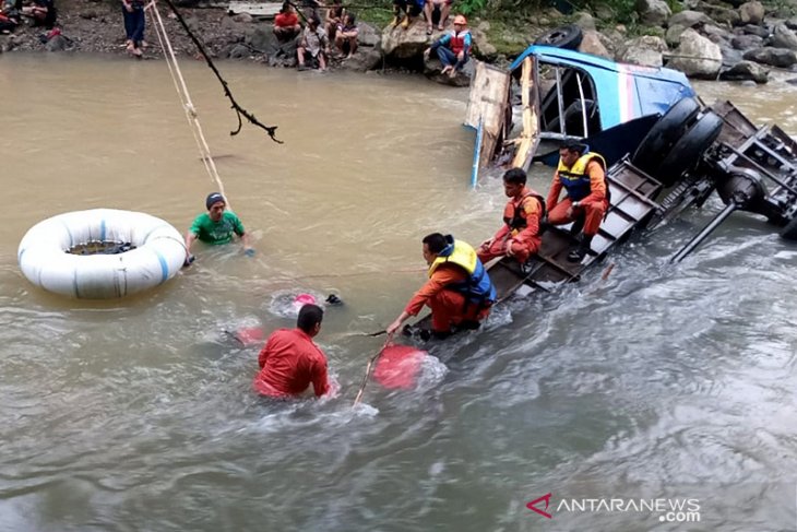 35 Orang Tewas, Evakuasi Kecelakaan Bus Terjun ke Jurang Dihentikan