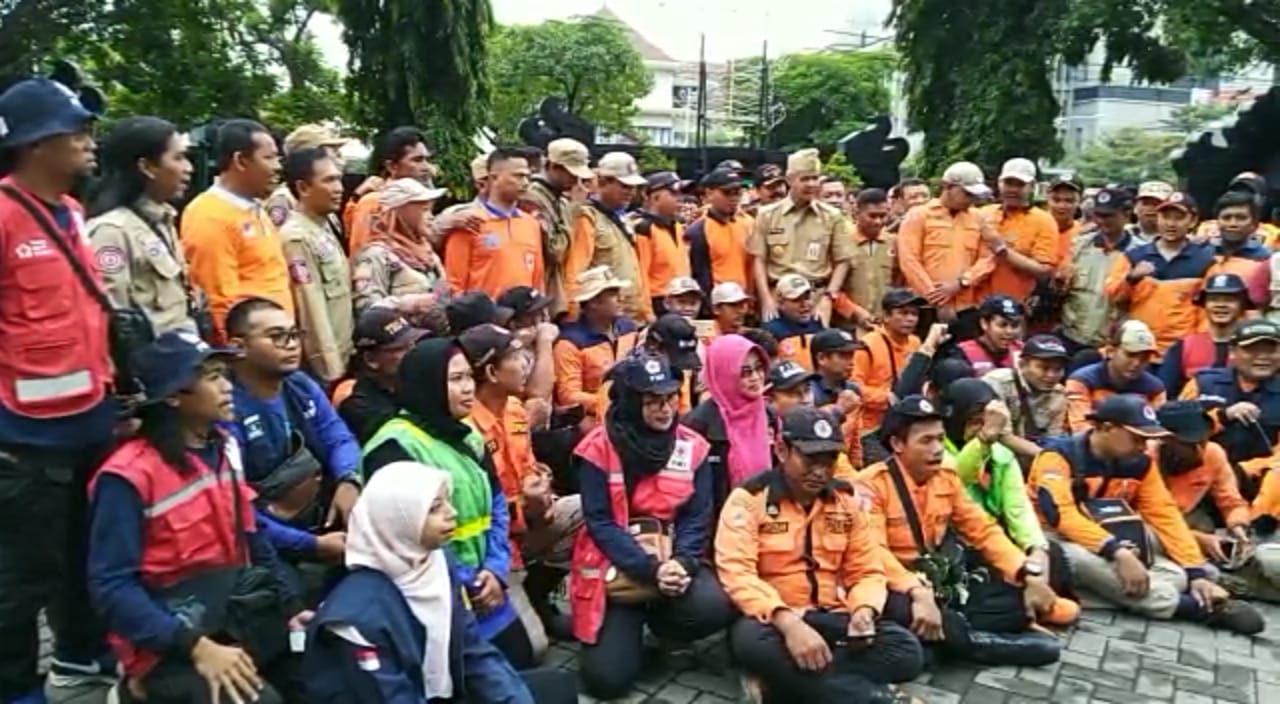 Ganjar Berangkatkan 100 Personel Bantu Banjir Jakarta dan Jabar