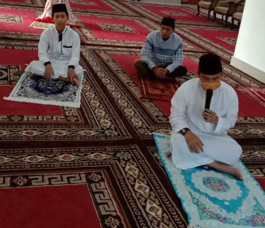 Bupati Wihaji Jadi Imam Sholat Idul Fitri di Rumah Dinasnya
