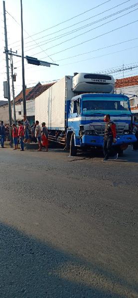 Kecelakaan Beruntun, Tronton Sruduk Bus dan Truk Serta Sepeda Motor