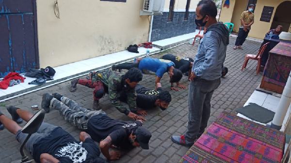 Pesta Miras, Sejumlah Anak Gaya Punk Diciduk