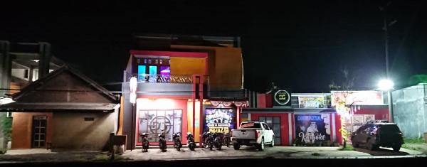Batang Zona Merah, Kafe dan Karaoke Tetap Buka