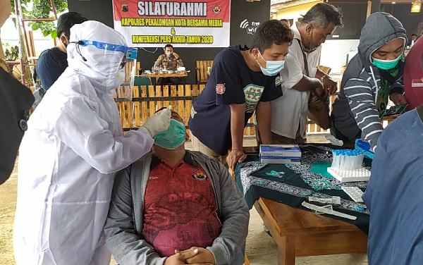 Belasan Wartawan secara Mendadak Jalani Tes Swab Antigen oleh Polres Pekalongan Kota