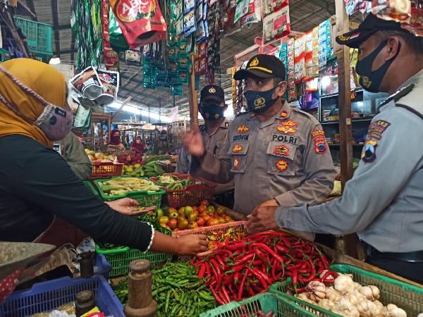 Harga Cabe Rawit Merah Tembus Rp 80 Ribu