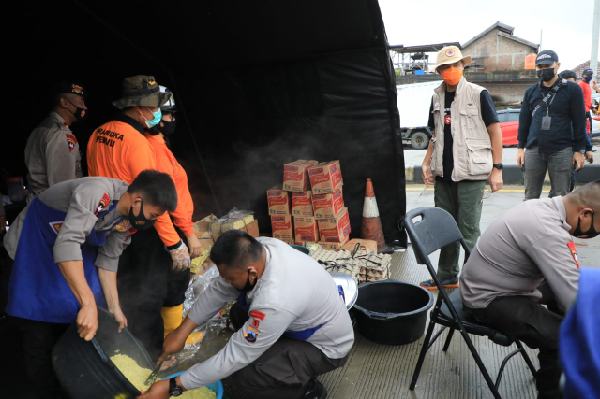 Ganjar Ingatkan agar Jangan Sampai Ada Warga Korban Banjir yang Kelaparan