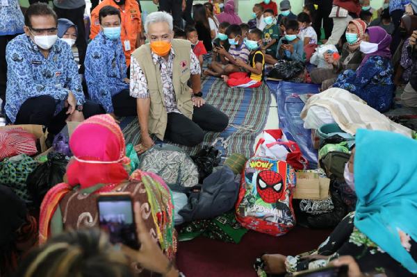 Cegah Penularan Covid-19, Ganjar Minta Tempat Pengungsian Banjir Pekalongan Disekat