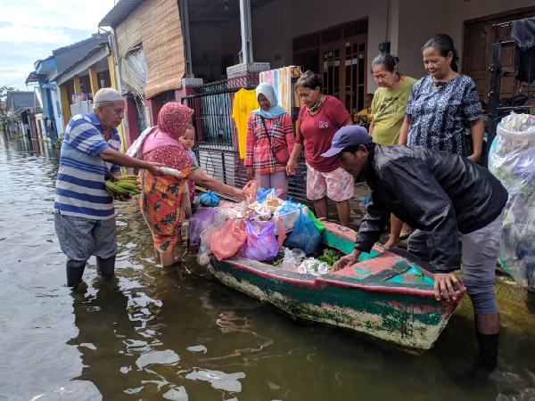 Ada 'Pasar Apung' di Kota Pekalongan