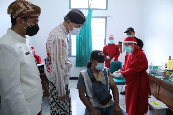 Diprioritaskan Dapat Vaksinasi, Pedagang Pasar Klewer Merasa Bersyukur