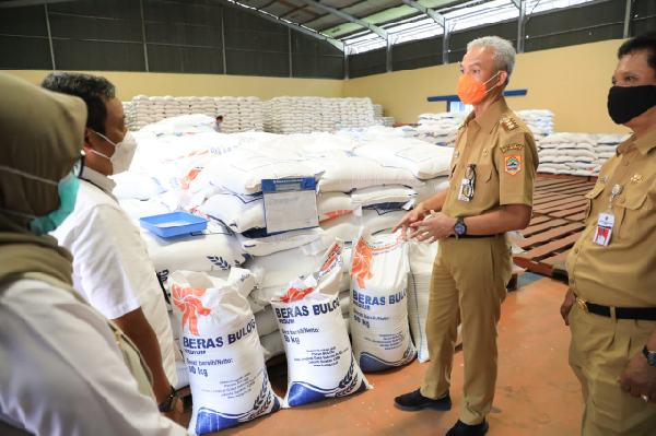 Cek Gudang Bulog, Ganjar Temukan Fakta Serapan Gabah Petani Rendah