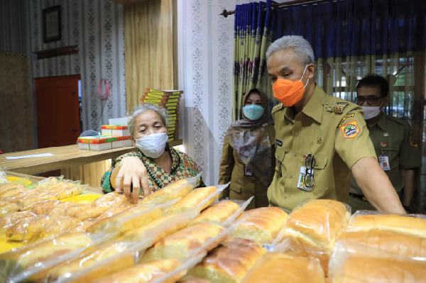 Perjuangan Ibu Basuki, Bagikan Resep pada Tetangga hingga Berhasil Membuat Kampung Roti