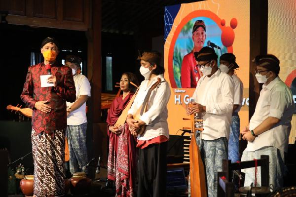 Bersama Trie Utami, Dewa Budjana, Purwatjaraka Cs, Ganjar Jadikan Borobudur Pusat Musik Dunia