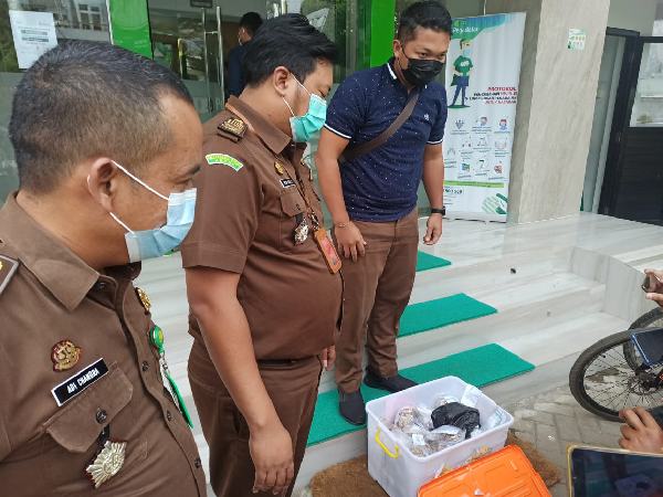 Kejari Pekalongan Eksekusi Barang Bukti Emas Seberat 17 Kilogram