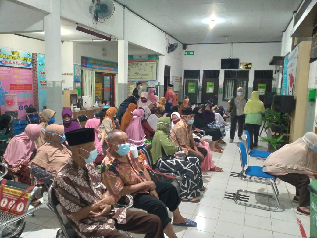 Ramadan, Dinkes Layani Vaksinasi Bagi Manula Pada Malam Hari