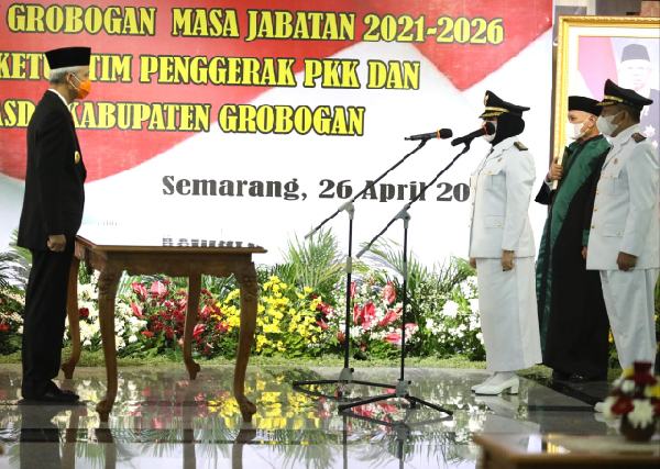 Usai Dilantik, Ganjar Instruksikan Bupati Grobogan Tangani Jalan Rusak