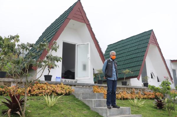 Ganjar Terpukau Eksotisme Glamping Linggarjati di Lereng Gunung Sumbing