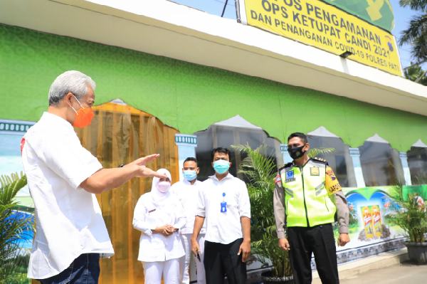 Ganjar Minta Petugas Waspadai Masuknya Pemudik pada Sore dan Malam Hari di Perbatasan Semarang-Pati