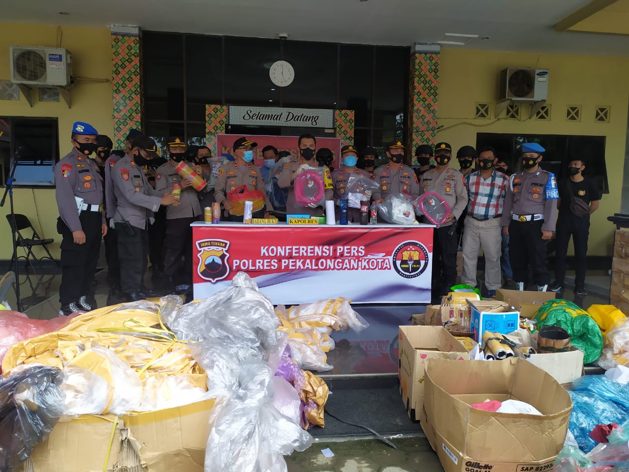 Ratusan Balon Udara dan Petasan Disita, Polisi juga Menangkap Satu Produsen Petasan