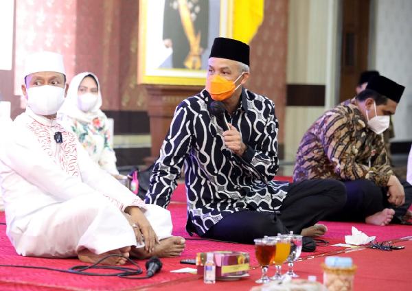 Ceramah Ustad Das'ad Latif Membuat Ganjar Tertawa dan Menangis