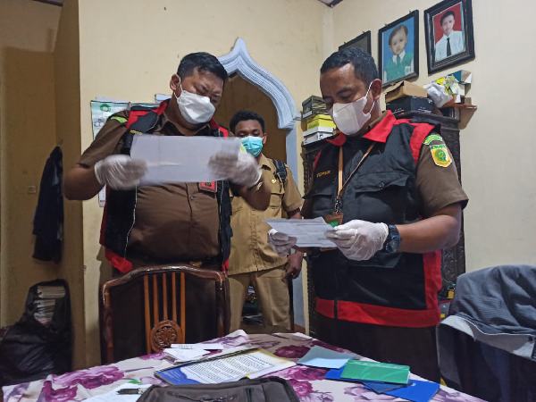 Penyidik Kejari Geledah Kantor DPC FKDT, Tiga Kendaraan dan sejumlah barang disita sebagai BB