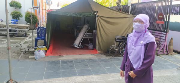 Ruang Isolasi Penuh, RS QIM Dirikan Tenda Darurat