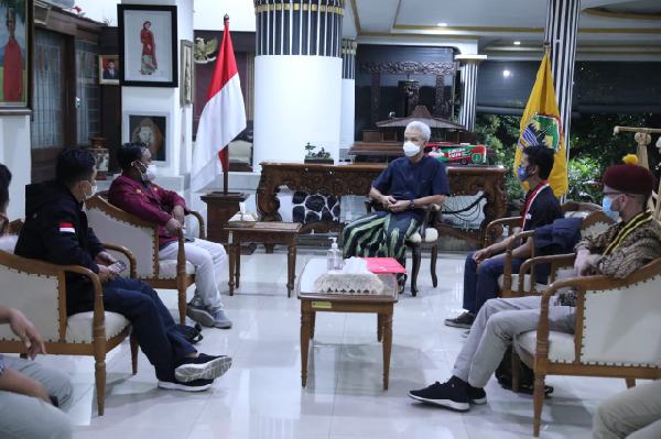 Terkait Penanganan Covid, Ganjar Digeruduk Aktif Mahasiswa di Rumdinnya Malam-malam