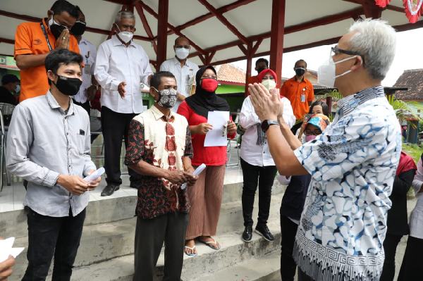 Ganjar Terkejut, Ada Buruh Tani Kembalikan BST yang Diterimanya