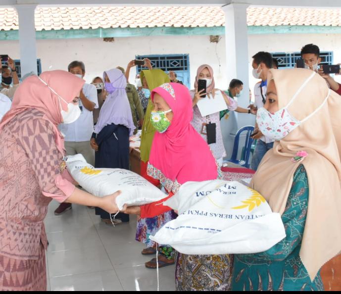 Bupati Fadia Minta Kades Bersikap Adil dalam Membagikan Bansos