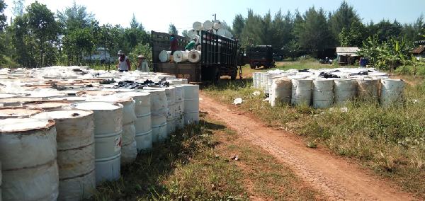 Bau Menyengat Diduga dari Drum Bahan Kimia Sebabkan Warga Mual dan Pusing