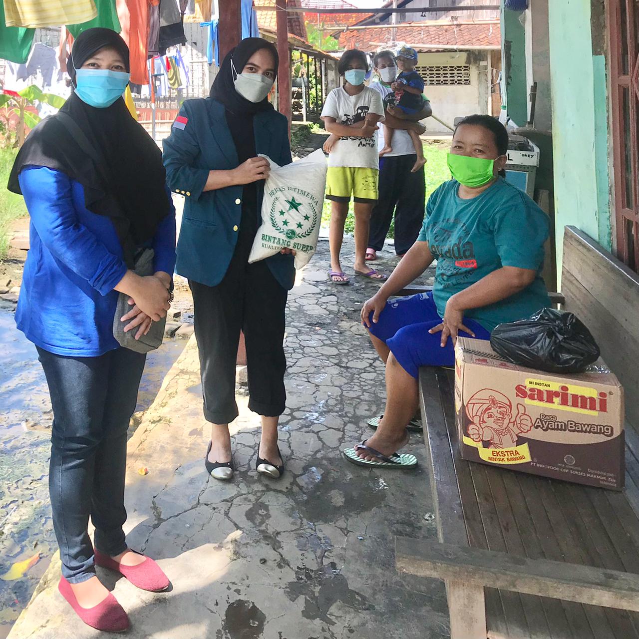 Mahasiswi Undip Edukasi Bangkit dari Pandemi Covid-19, Bantu Warga Terdampak PPKM