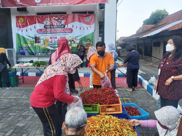 Laksanakan Perintah Ganjar, Aksi Borong Cabai Petani Oleh ASN Meluas hingga Kabupaten/Kota