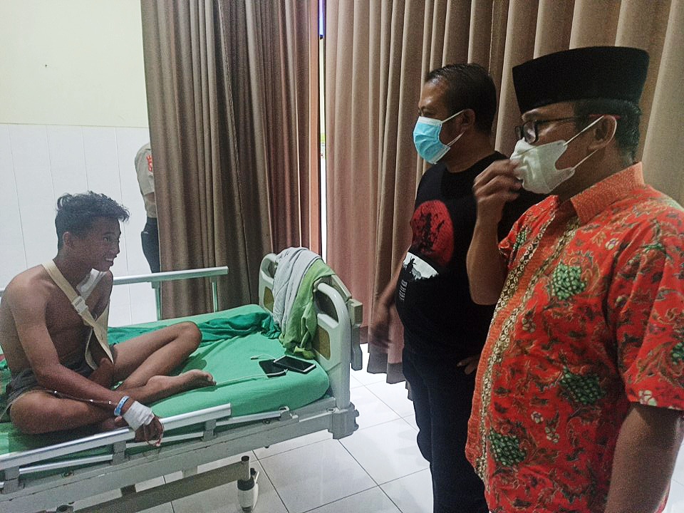 Askab PSSI Kabupaten Pekalongan Santuni Pemain Cidera