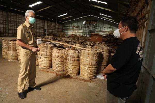 Duh, Panen Raya Tembakau, Ganjar Temukan Gudang Pabrik Rokok Malah Kosong