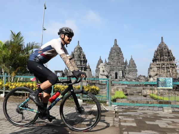 Ganjar Deg-Degan, Gibran Berhenti di Tengah Jalan saat Ikuti Tour de Borobudur