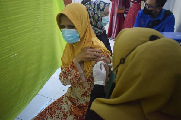 Ingin PPKM Level 2, Batang Kejar Target Vaksinasi Lansia