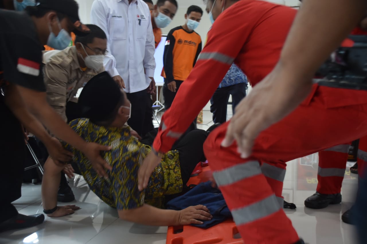 Wagub Taj Yasin Jatuh, Relawan dan Tamu Undangan Panik