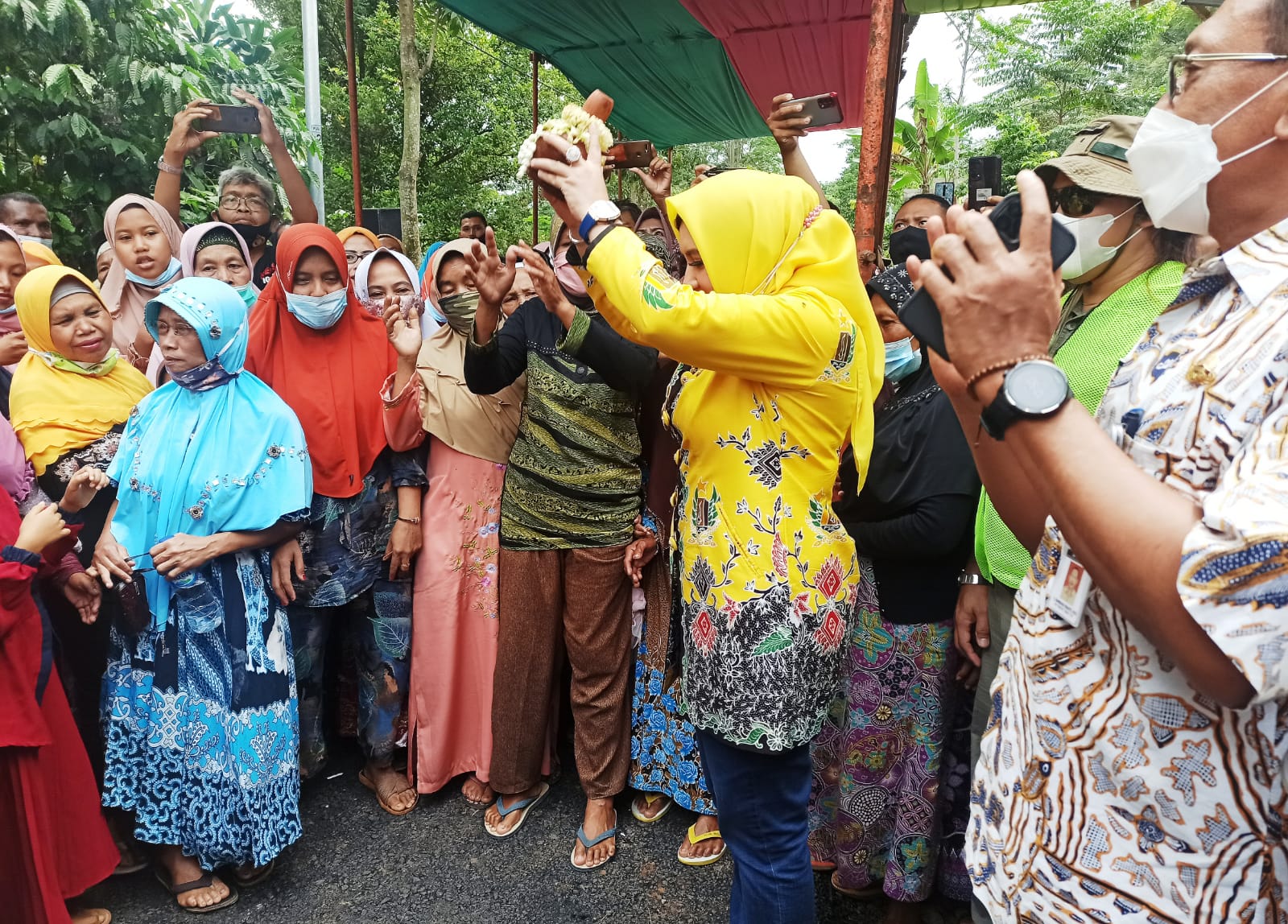 Bupati Fadia Resmikan Jalan Penghubung Antar Desa Sengare - Jolotigo