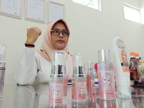 Pulang Kampung, Khotijah Rintis Industri Kosmetik di Batang