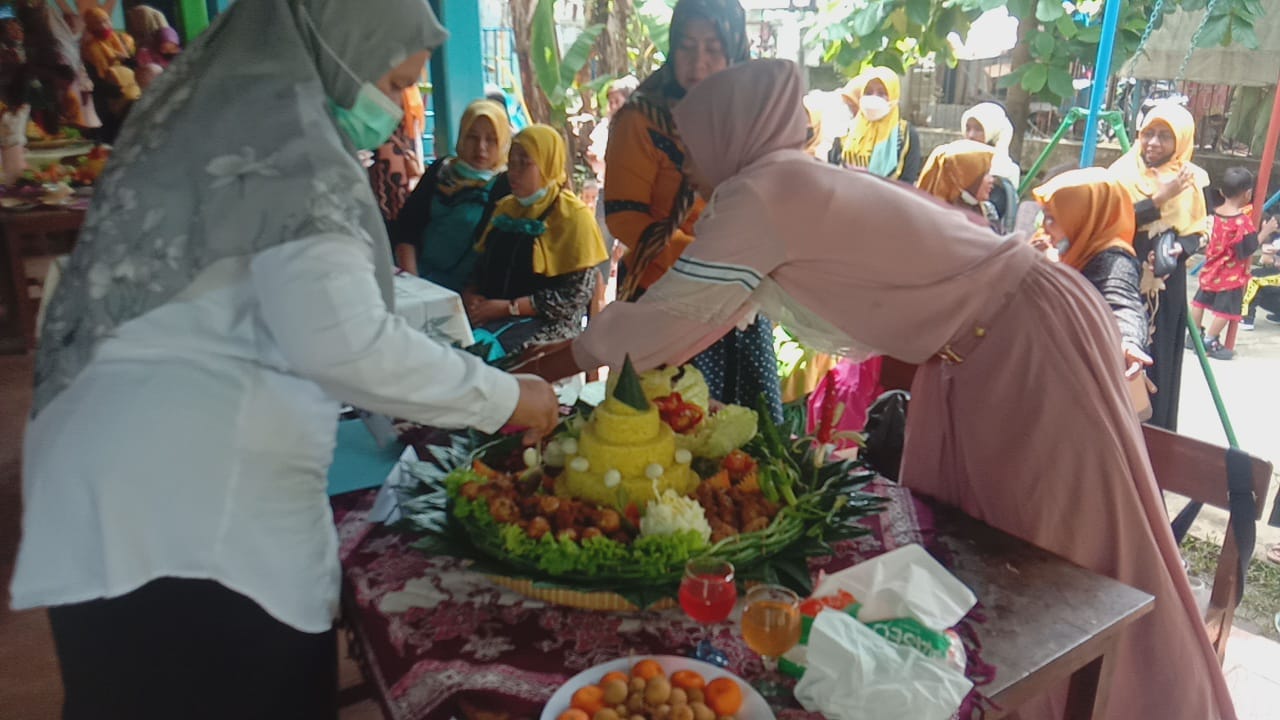 Peringati Hari Ibu & Hari Amal Bhakti ke 76, RA Islamic Center Kedungwuni Gelar Lomba Memasak