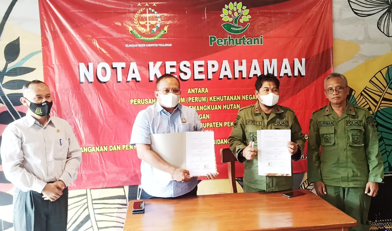 Cegah Pelanggaran, KPH Pekalongan Timur - Kejaksaan Teken MoU