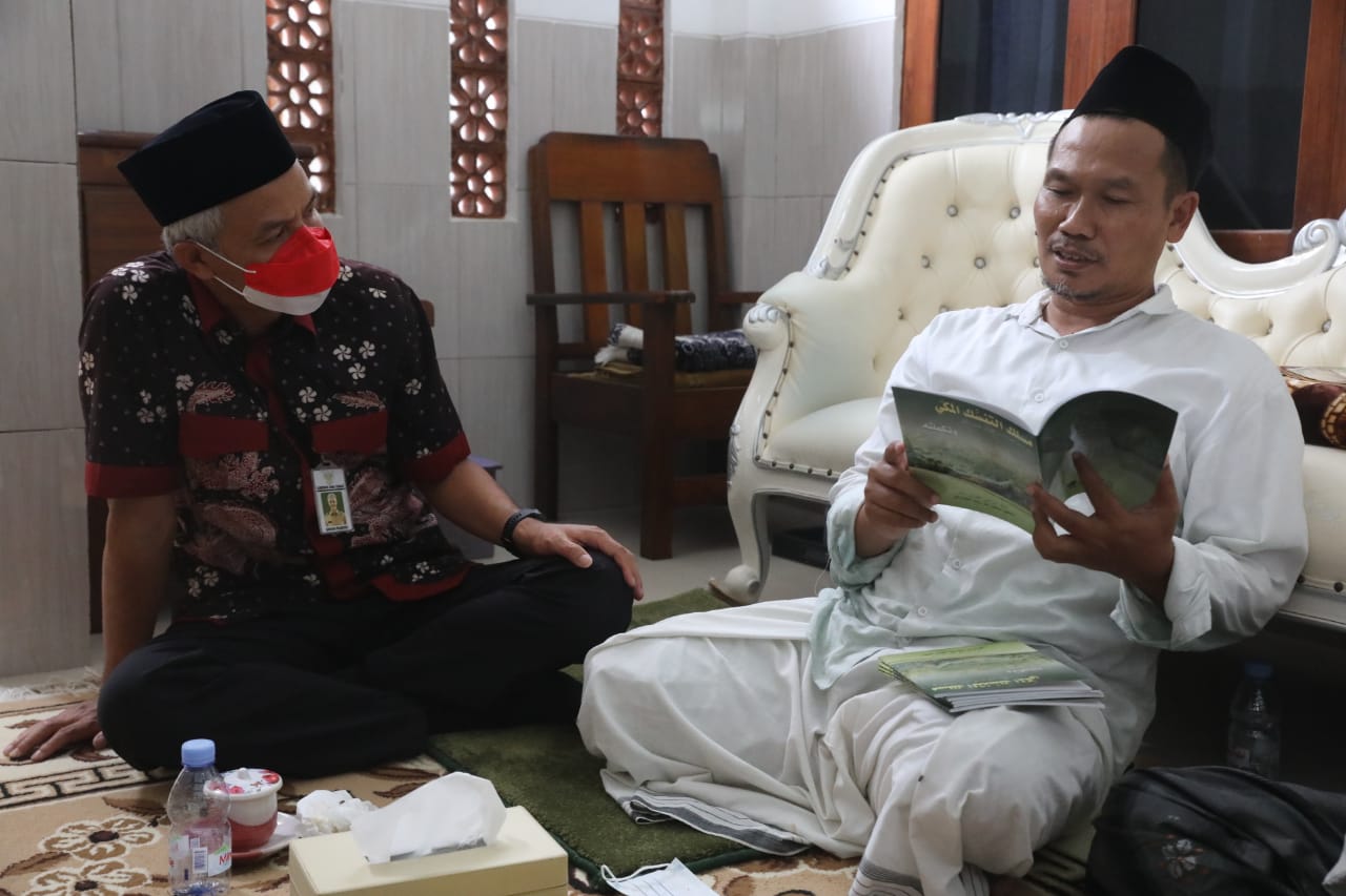 Gus Baha Puji Gaya Ganjar Artikan Bismillah Ala Kitab Kuning